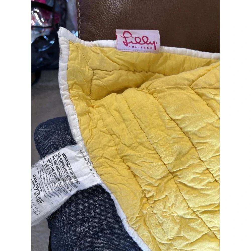 Lilly Pulitzer 1990s Pineapple Queen Quilt yellow white Hawaiian LOOK